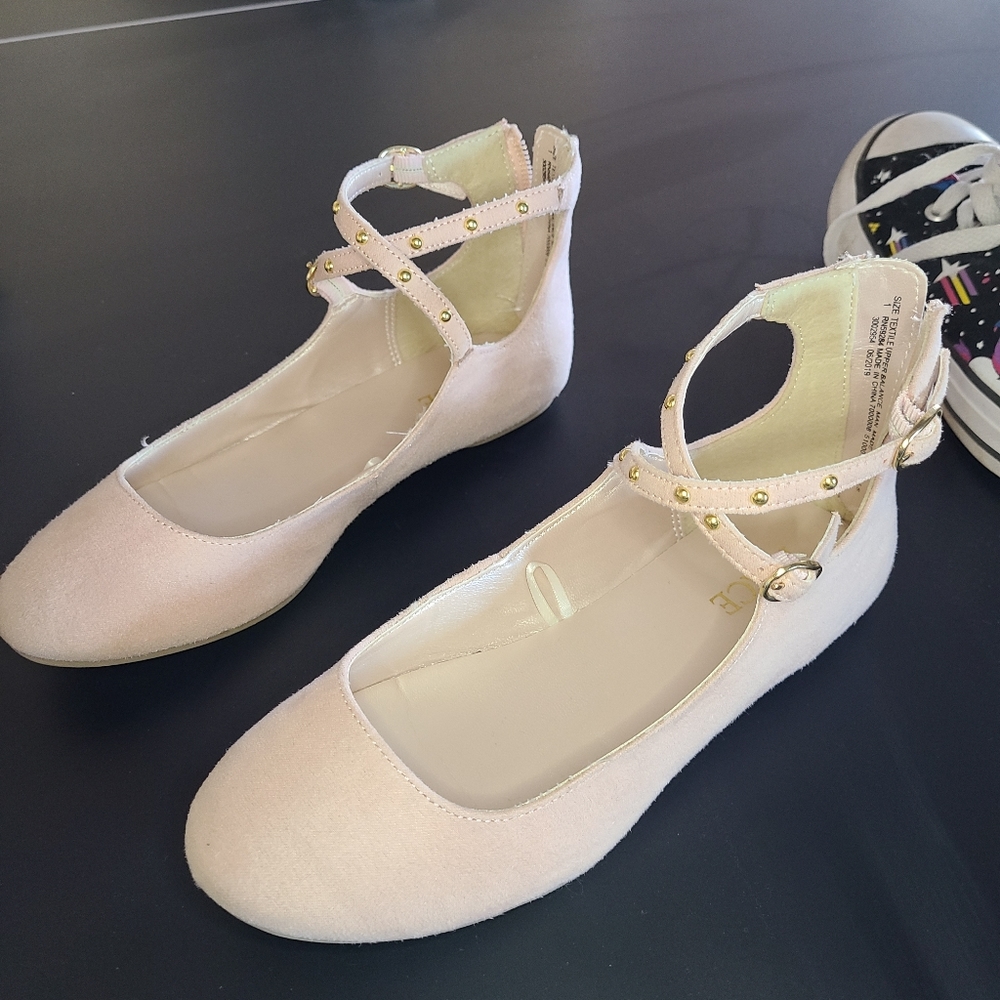 Girls shoes